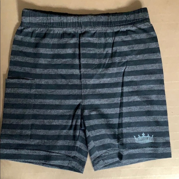 Kingsley outfits! 2 t-shirt one short - Picture 5 of 9